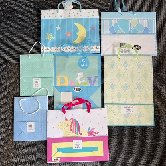 Brand New Fancy Baby Gift Bags 5 Large 2 Small - Picture 8 of 15